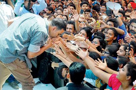 Akshay Kumar creates fan frenzy in Gurgaon