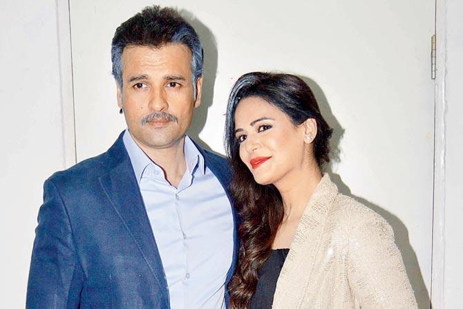 Rohit Roy and Mona Singh
