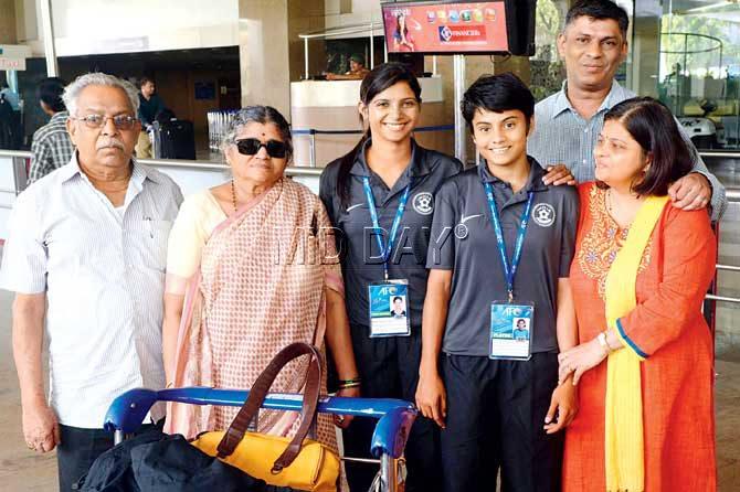 India U-14 footballer Bhagyashree Dalvi third from right with her mother Hema right and father Swanand second from right, grandparents Ghanshyam left and Anupama second from left and team physiotherapist Monika Tarkar at the Mumbai domestic airport yesterday. Pic/Sayyed Sameer Abedi