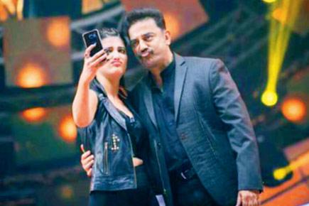 Shruti and Kamal Haasan pout for a selfie!