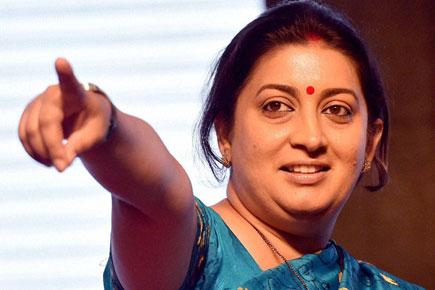 Smriti Irani booed for saying 'Indian women not told what to wear'