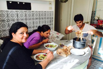 Tanuj cooks a lobster meal for mom Rati Agnihotri to cheer her up