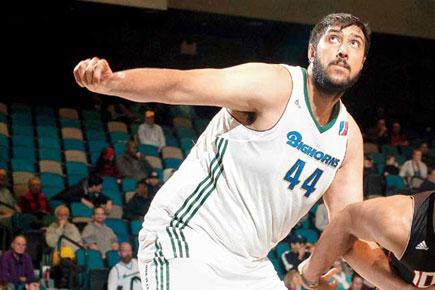 Basketball: Buzz around 7ft 5in Sim Bhullar becoming NBA's first player of  Indian descent - Hindustan Times