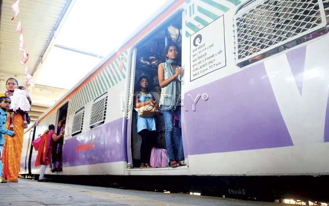Women commuters do not like trains coming on platforms 6-7 which are secluded. Pic/Bipin Kokate