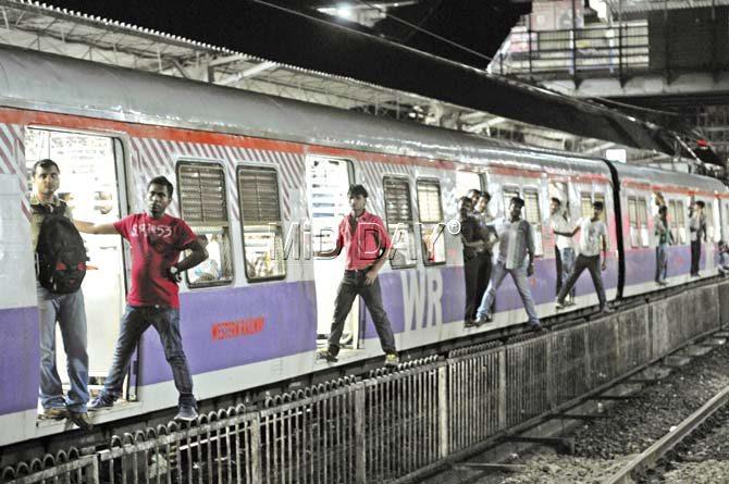 Andheri station sees a large number of commuters crossing the tracks which proves perilous for some with many fast trains changing tracks here