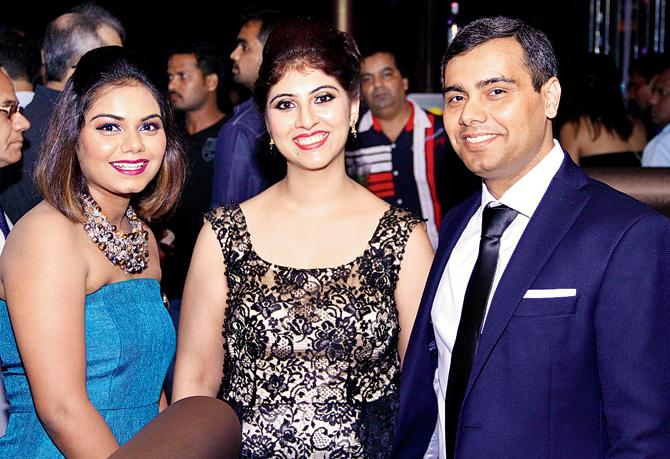 Captain Avinash Singh with his wife Shallu and sister Shivani Singh