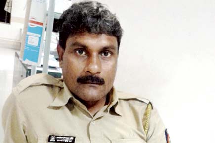 Mumbai: Stopped for driving without licence, biker drags cop along