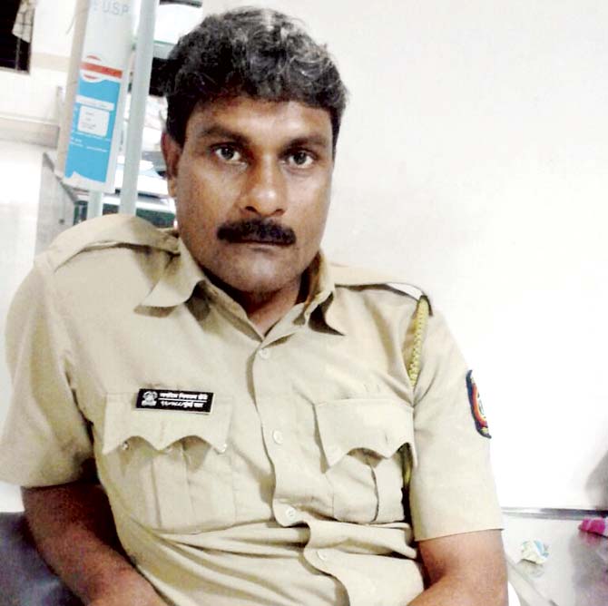Constable Jagdish Zende is recuperating at Shatabdi Hospital in Kandivli