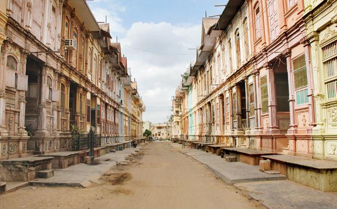 The European styled architecture  of the Dawoodi Bohra havelis in Siddhpur  is a fusion of French and Italian influences. A new photo exhibition will showcase the town’s  architectural charm and its rich past. These living spaces of the community represent a nostalgic visual of the bygone days. 