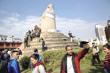 Modern tragedy: Quake-ravaged Nepal tower a site for selfies