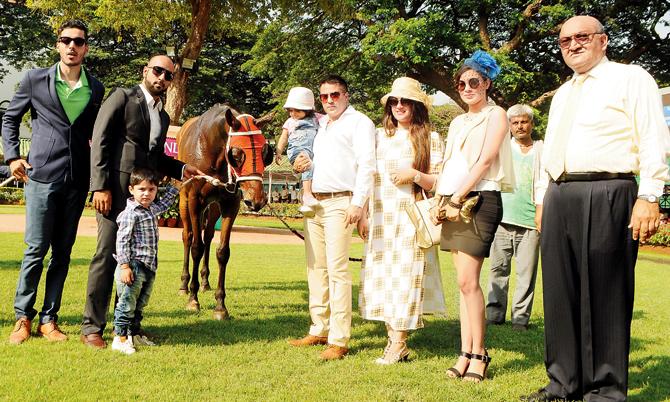 (L-R): Huzefa Siddiqui of Nyka Steels and Sshaawn Khan with the winning horse, Gaabrrio, Waahiid Ali Khan with his wife, Shaista and daughter, Zohaa, Ridhima Pai and Narendra Langad, trainer of the horse 