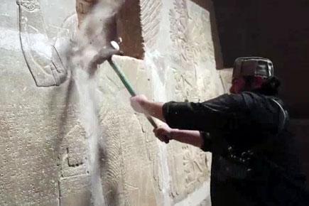  Video shows IS destroying ancient Assyrian city