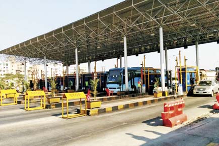 Maharashtra scraps toll for light vehicles at 80 plazas