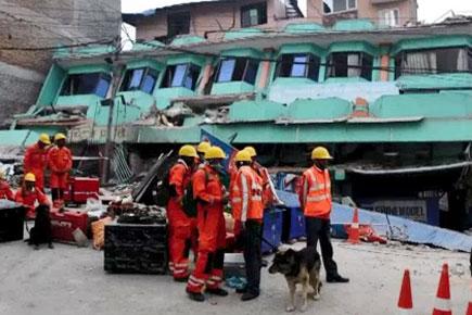 Rescue teams dig for Nepal quake survivors