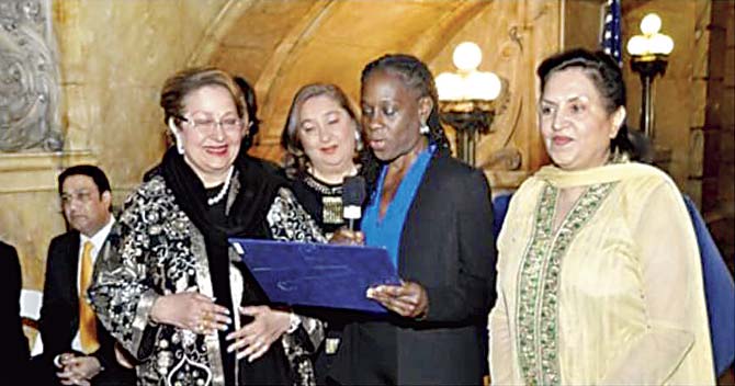 Ritu Nanda (far left) being felicitated by Chirlane McCray (centre)