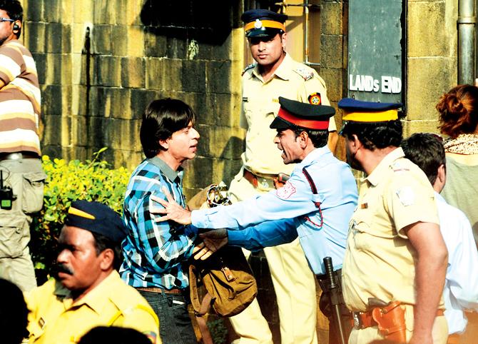 Aditya Chopra (inset) has stuck to his ‘no cellphone on the set’ rule for his films, more so for the Shah Rukh Khan-starrer Fan, a part of which was shot outside the actor’s house in Bandra