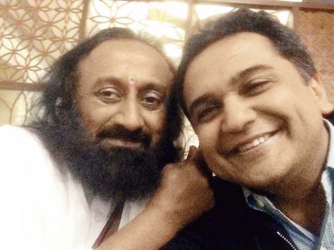 Alok Kejriwal (right) with Sri Sri Ravi Shankar