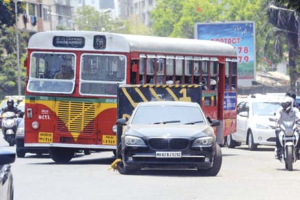 Mumbai: Stranded BMW causes traffic jam at Haji Ali