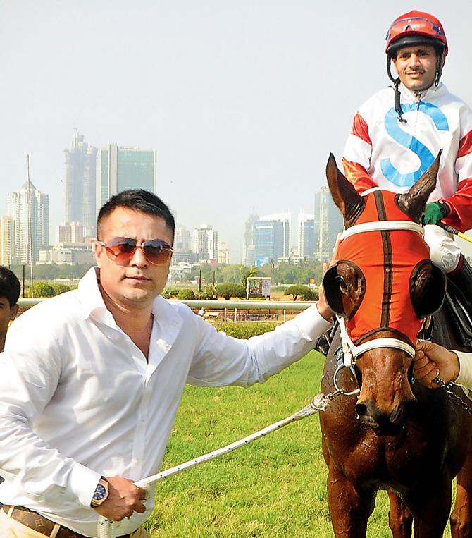 Waahiid Ali Khan and winning jockey Dashrath Singh 