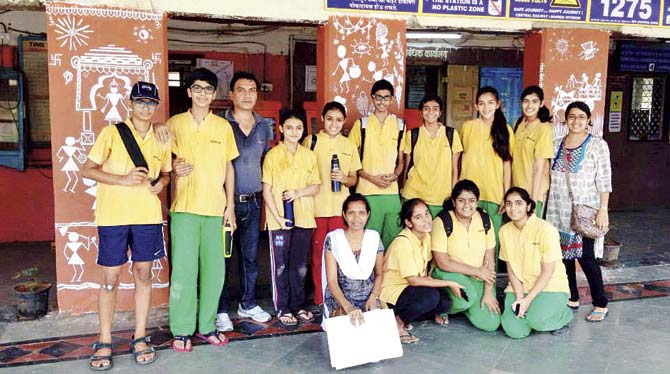 The students and teachers of Shishuvan who painted the walls of King’s Circle station