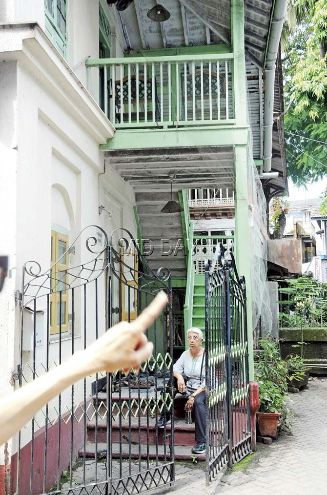 Clue: This quaint burrough lies nestled in the middle of buzzing Girgaon and is home to Portuguese-styled villas