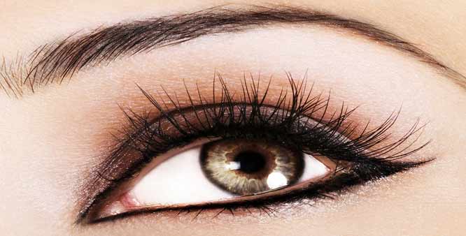 Applying eyeliner may cause vision problems