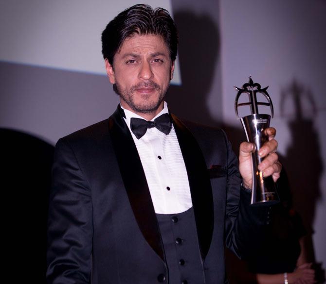 Shah Rukh Khan poses with his award