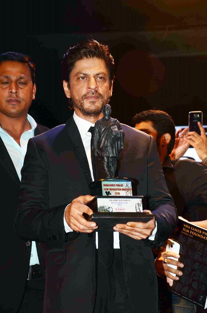 SRK honoured with Dadasaheb Phalke Film Foundation Award 2015