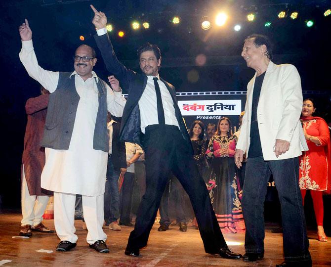Amar Singh and SRK shake a leg on stage