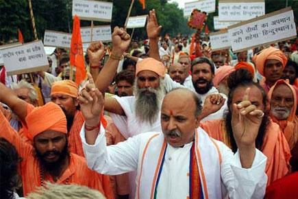 Praveen Togadia banned from entering Bengal, oppn smells electoral compulsion