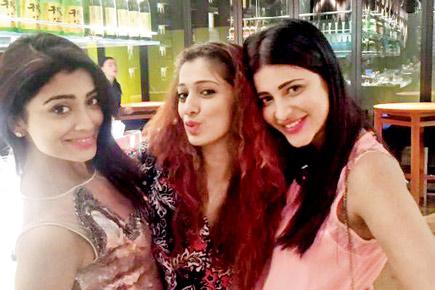 Shriya Saran and Shruti Haasan indulge in some girlie fun!
