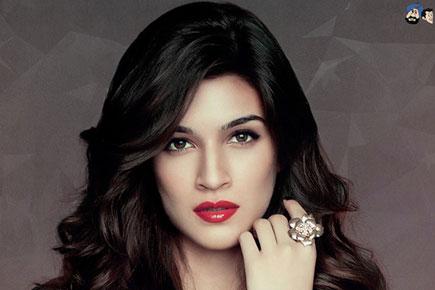 10 earring looks of Kriti Sanon that is good for any occasion - NORTHEAST  NOW