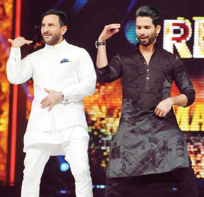 Saif Ali Khan (left) and Shahid Kapoor shake a leg to the Ole Ole track from Yeh Dillagi