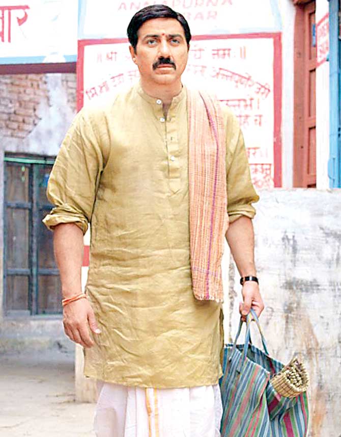 Sunny Deol in Mohalla Assi