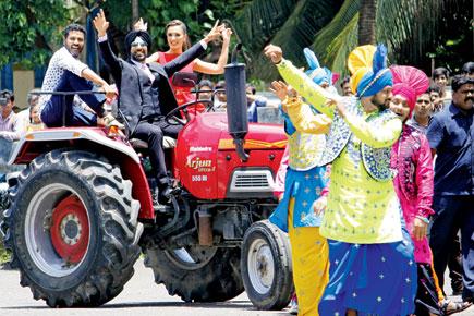 Akshay Kumar rides a tractor to 'Singh Is Bliing' trailer launch