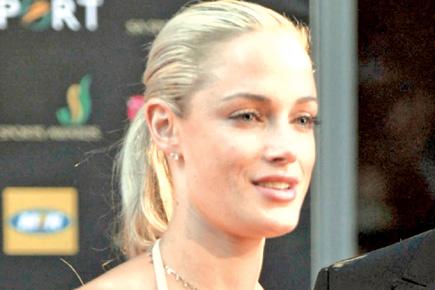 Steenkamps family welcome decision to delay Oscar Pistorius' release