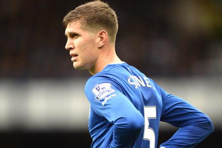 Chelsea target Stones hands in transfer request to Everton
