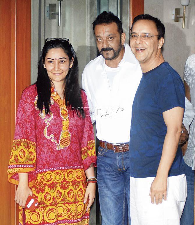 Sanjay Dutt with wife Maanayata Dutt and director Vidhu Vinod Chopra