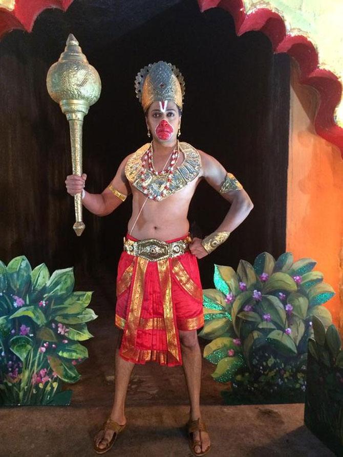 Riteish Deshmukh turns Bajrangi for 