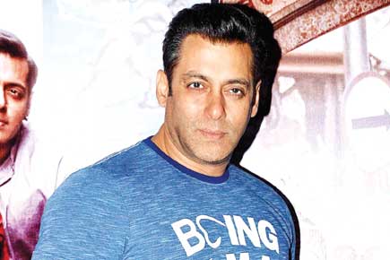 Salman Khan takes a break from 'Prem Ratan Dhan Payo' shoot