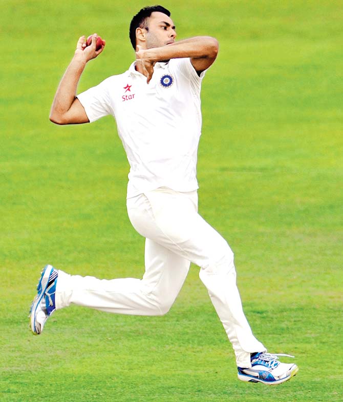 India all-rounder Stuart Binny bowls during the tour match against Derbyshire at Derby in 2015. Pic/Getty Images