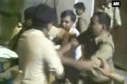 Additional Collector roughed up by policeman in Ujjain