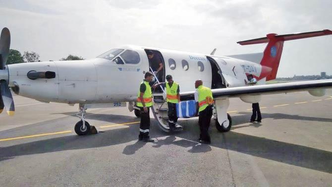 A chartered aircraft by Air Deccan flew the heart from Pune to Mumbai