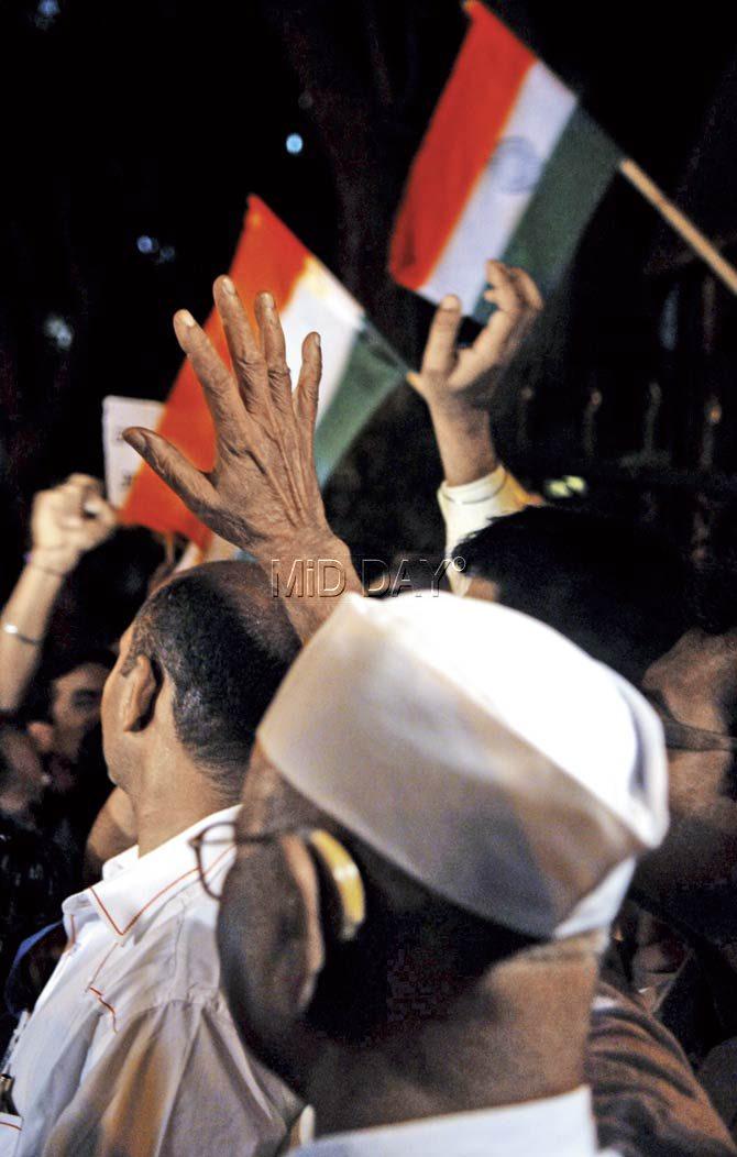 Anna Hazare along with supporters during a march against the Lokpal bill that was introduced in Parliament that started at Azad Maidan and ended at August Kranti Maidan. Pic/Bipin Kokate