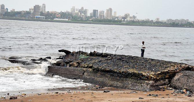 The sewage water outlet in the Arabian Sea near Shivaji Park, Dadar. Pics/Rane Ashish