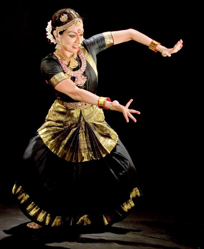 Mallika Sarabhai performing the Classical Nataraja Vandanam