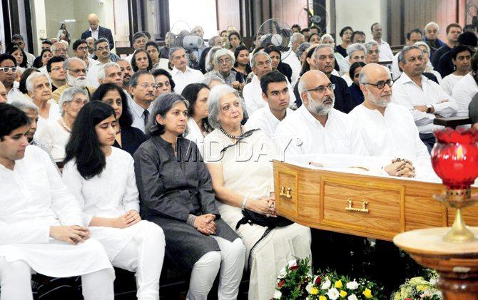 Family members of Charles Correa at his funeral held at Our Lady of Salvation Church, Dadar on June xx, 2015. PICs/SATYAJIT DESAI 