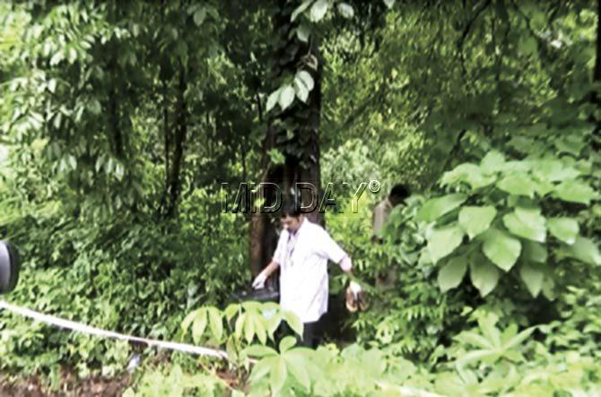 The forensic team yesterday collected more skeletal remains from the crime scene at Pen, which they will now cross check against the earlier samples collected by the Pen police in 2012. Pics/Datta Kumbhar
