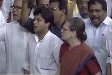 Furious Sonia Gandhi jumps in well of Lok Sabha