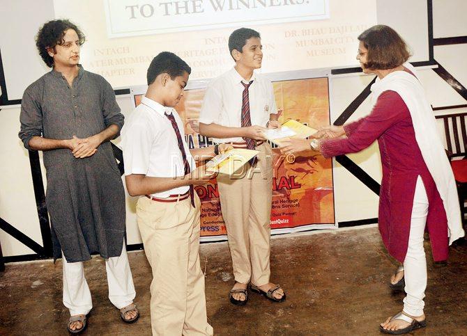(Left) Gargi Mashruwala of INTACH (extreme right) gives away the prizes to Akash Kulkarni (second from left) and Sumedh Joshi (third from left)